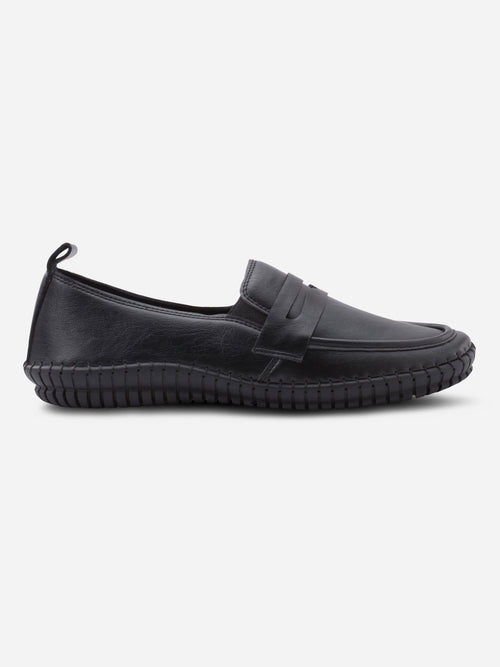 Women's Black Casual Loafers (IU2012)