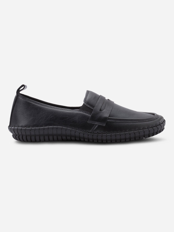 Women's Black Casual Loafers (IU2012)