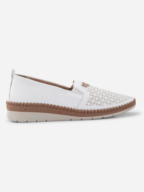 Women's White Casual Loafers (IU2026M)